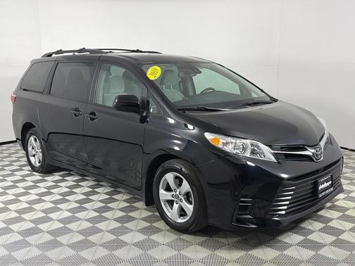 2018 Toyota Sienna LE