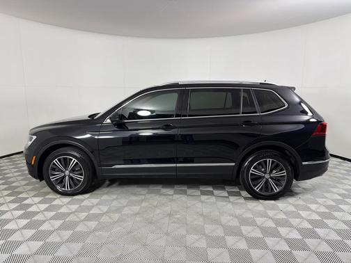 Deep Black Pearl Effect 2018 Volkswagen Tiguan 2.0T SEL