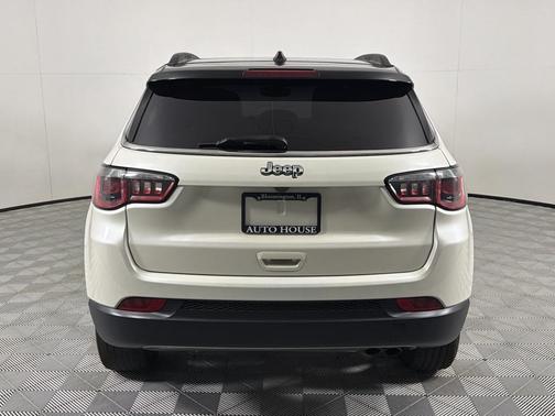 White 2017 Jeep Compass Limited