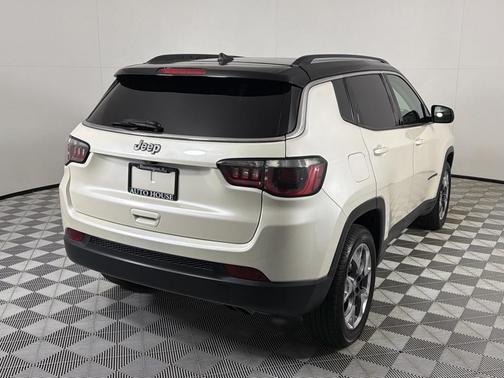White 2017 Jeep Compass Limited
