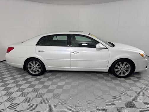 2010 Toyota Avalon XL