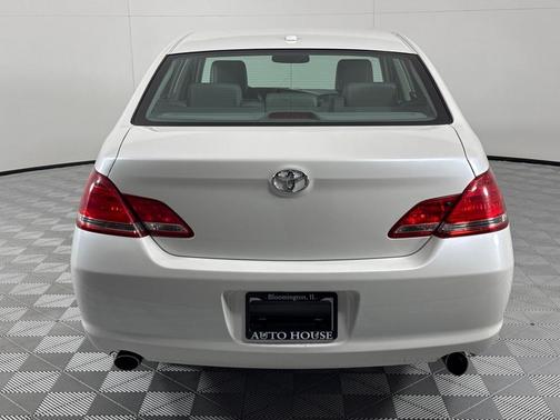 2010 Toyota Avalon XL