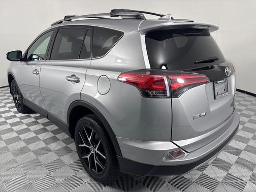 2017 Toyota RAV4 SE