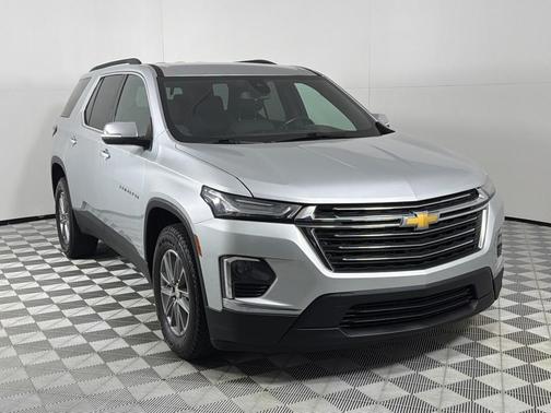 Silver 2022 Chevrolet Traverse LT Cloth