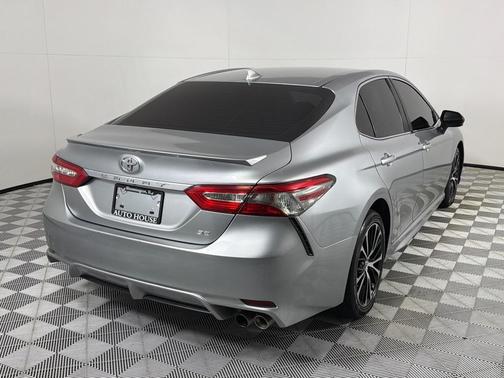Silver 2019 Toyota Camry SE