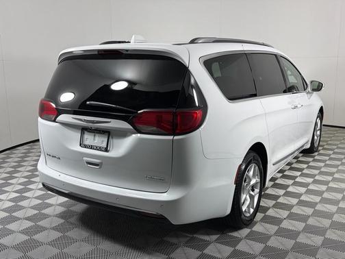White 2020 Chrysler Pacifica Limited