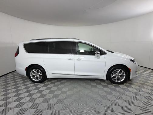 White 2020 Chrysler Pacifica Limited