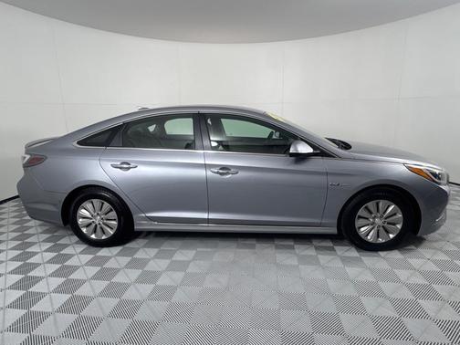 2016 Hyundai SONATA Hybrid SE