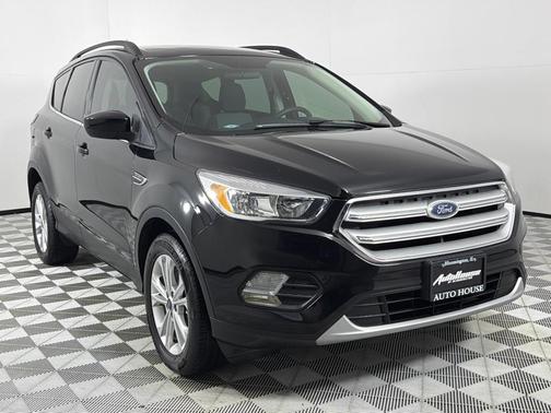 Black 2018 Ford Escape SE