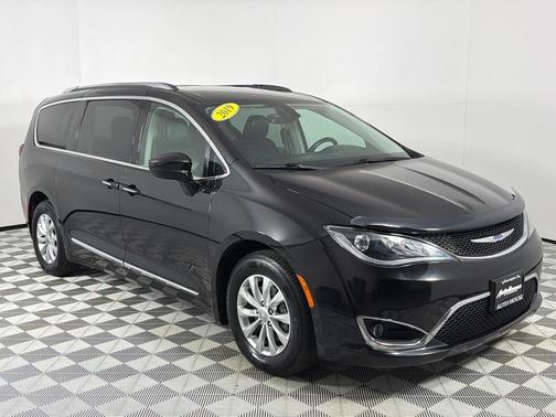 2019 Chrysler Pacifica Touring-L