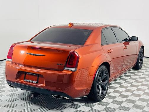 2020 Chrysler 300 Touring