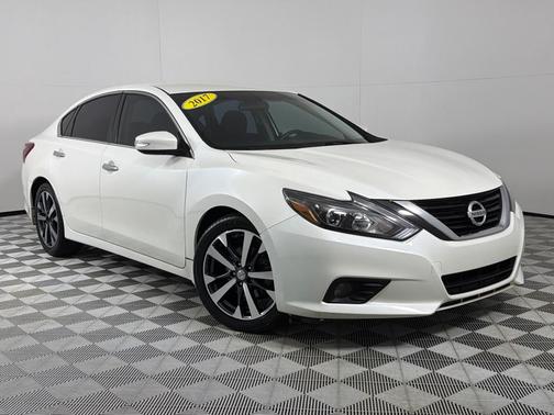 White 2017 Nissan Altima 2.5 SR