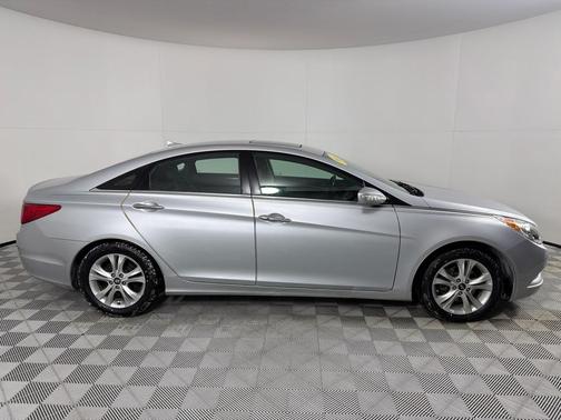 2011 Hyundai SONATA Limited