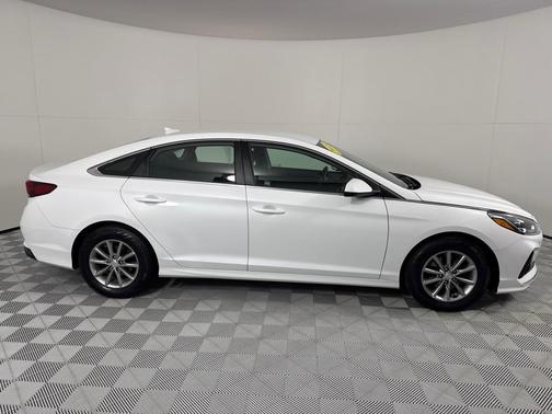 2018 Hyundai SONATA SE