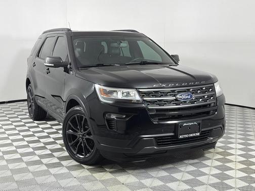 Black 2018 Ford Explorer XLT