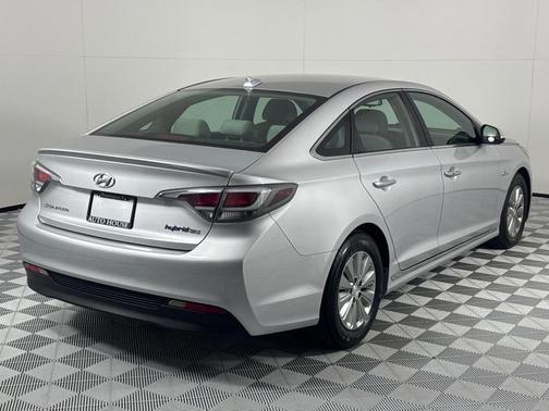 2016 Hyundai SONATA Hybrid SE