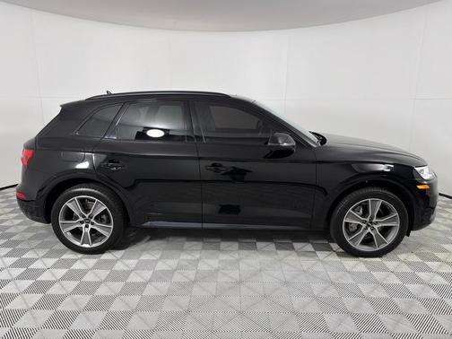 Mythos Black Metallic 2019 Audi Q5 2.0T Premium Plus