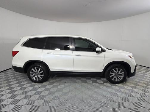 White 2019 Honda Pilot EX-L