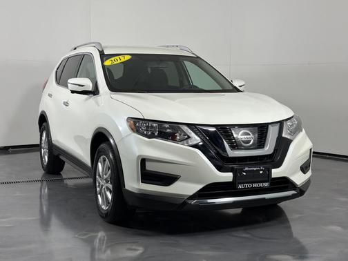White 2017 Nissan Rogue SV