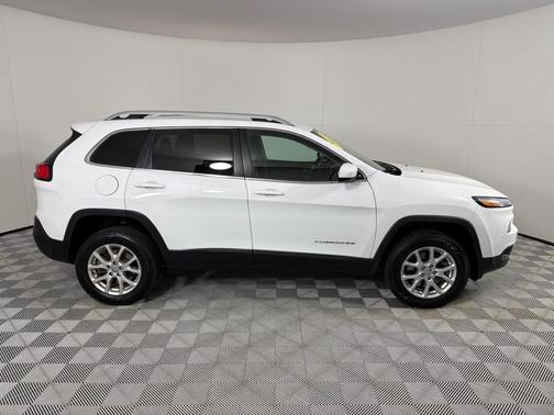 White 2015 Jeep Cherokee Latitude