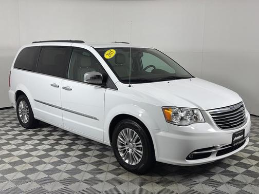 2015 Chrysler Town & Country Touring-L