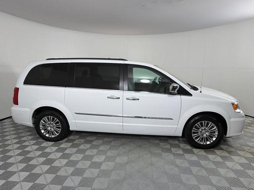 2015 Chrysler Town & Country Touring-L