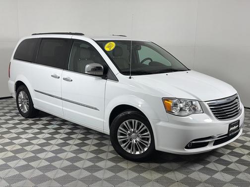 2015 Chrysler Town & Country Touring-L