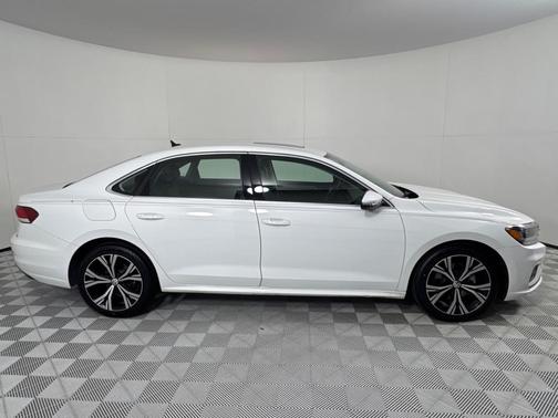 2021 Volkswagen Passat 2.0T SE