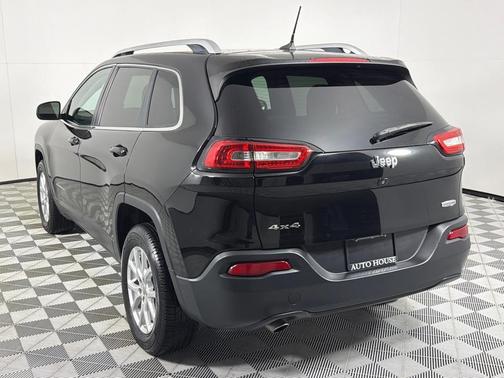 Black 2017 Jeep Cherokee Latitude