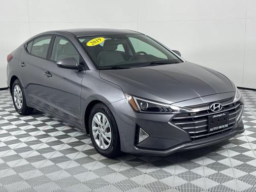 2019 Hyundai ELANTRA SE