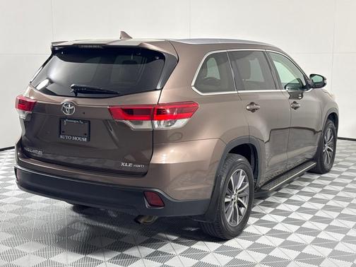 2017 Toyota Highlander SE