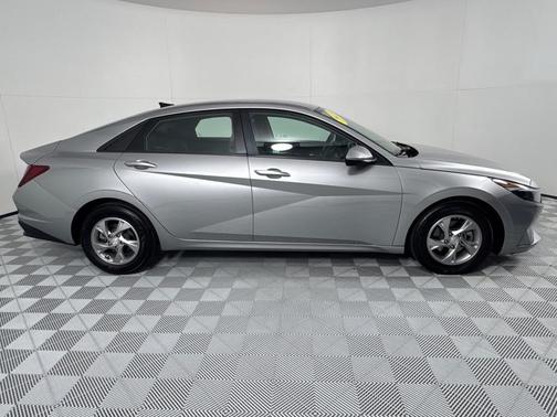 2021 Hyundai ELANTRA SE
