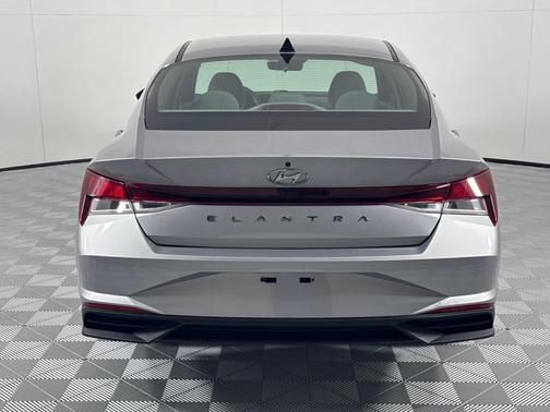 2021 Hyundai ELANTRA SE