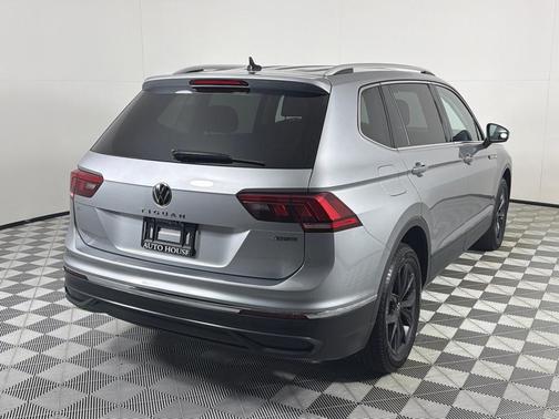 Pyrite Silver Metallic 2023 Volkswagen Tiguan 2.0T SE