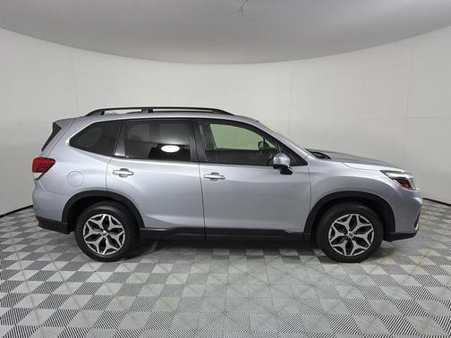 Ice Silver Metallic 2021 Subaru Forester Premium
