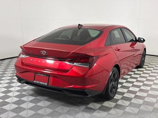 Red 2022 Hyundai ELANTRA SEL
