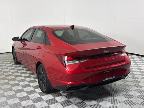 Red 2022 Hyundai ELANTRA SEL