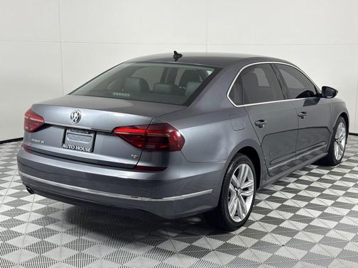 2017 Volkswagen Passat 1.8T SE w/Technology