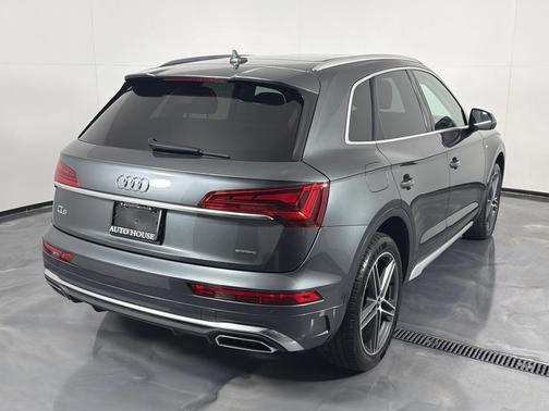 Daytona Gray Pearl Effect 2021 Audi Q5 e 55 Premium