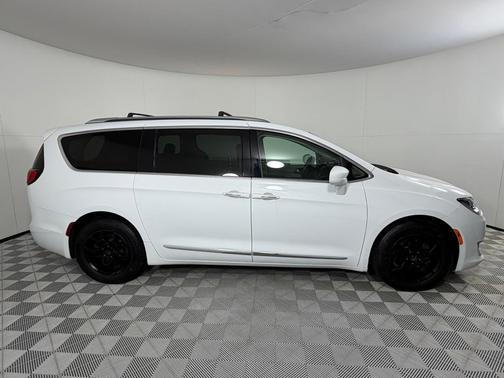 2018 Chrysler Pacifica Touring-L