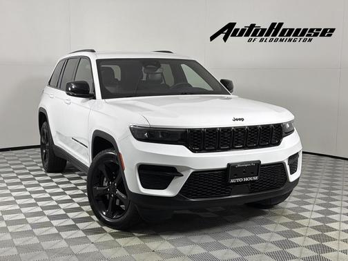 White 2023 Jeep Grand Cherokee Altitude