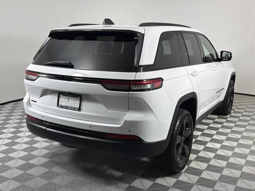 White 2023 Jeep Grand Cherokee Altitude