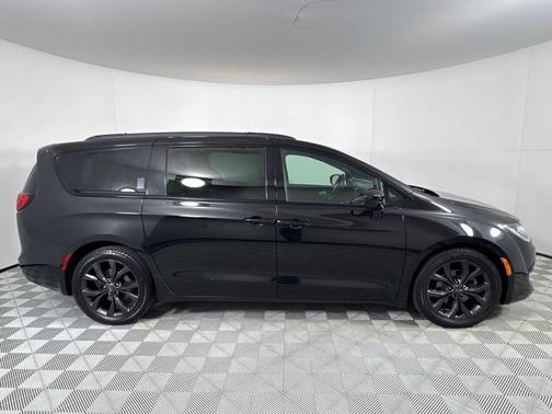 2019 Chrysler Pacifica Touring-L Plus