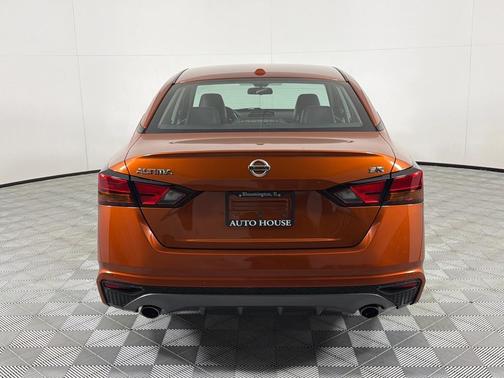 Sunset Drift Chromaflair 2020 Nissan Altima 2.5 SR