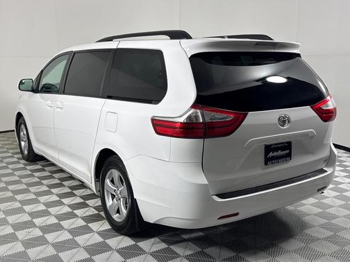 2017 Toyota Sienna LE
