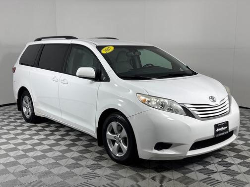 2017 Toyota Sienna LE
