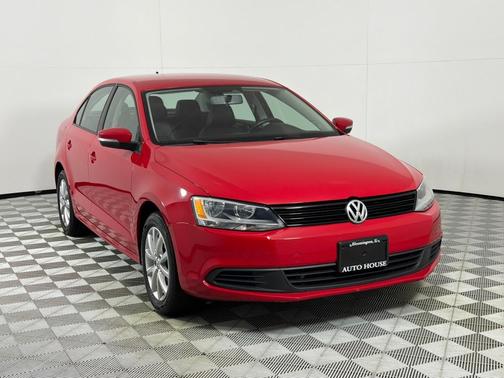 Red 2012 Volkswagen Jetta SE
