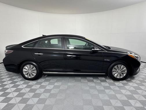 2016 Hyundai SONATA Hybrid SE