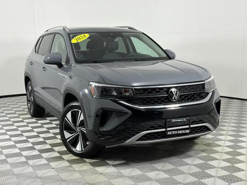 Pure Gray 2024 Volkswagen Taos 1.5T SE