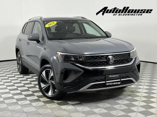 Pure Gray 2024 Volkswagen Taos 1.5T SE